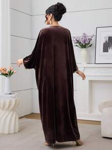 Al Najma 2025秋季新款天鹅绒宽松V领金线蕾丝边阿拉伯风格长袍，修身显瘦 - 咖啡棕 - 查看 2