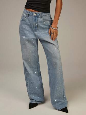 Athîral Damjeans med raka, lösa och strassutsmyckade fickor och avslappnade passform