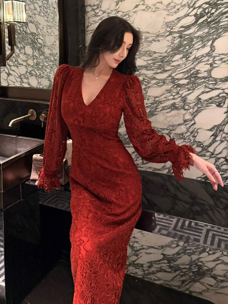 Women's Floral Lace V-Neck Long Sleeve Fitted Elegant Mid-Length Dress