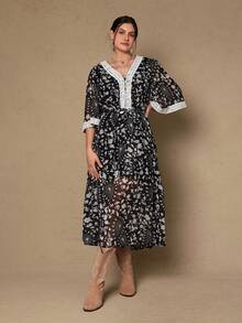 SHEIN VCAY Vestido casual holgado de mujer talla grande con estampado floral y encaje en contraste en escote en V y mangas 3/4 - Blanco y Negro - Ver 7