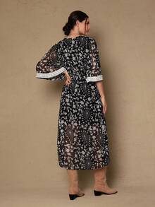 SHEIN VCAY Vestido casual holgado de mujer talla grande con estampado floral y encaje en contraste en escote en V y mangas 3/4 - Blanco y Negro - Ver 8