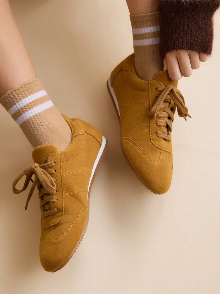 CUCCOO EASI Sneaker casual e versatile con suola piatta, adatta all'uso quotidiano per le donne