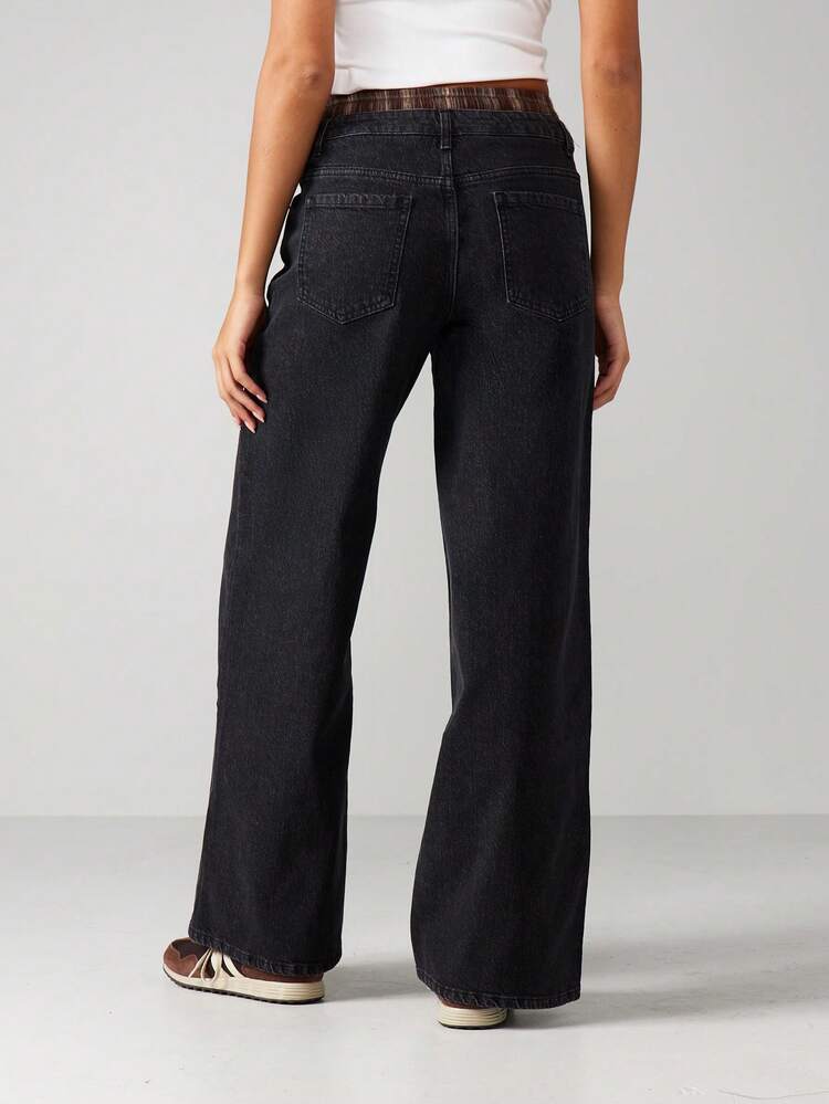 MISSGUIDED Jeans femme à jambes larges taille haute lavage foncé. Coupe droite classique à cinq poches. Style casual, inspiration vintage et rétro pour l'automne et l'hiver.
