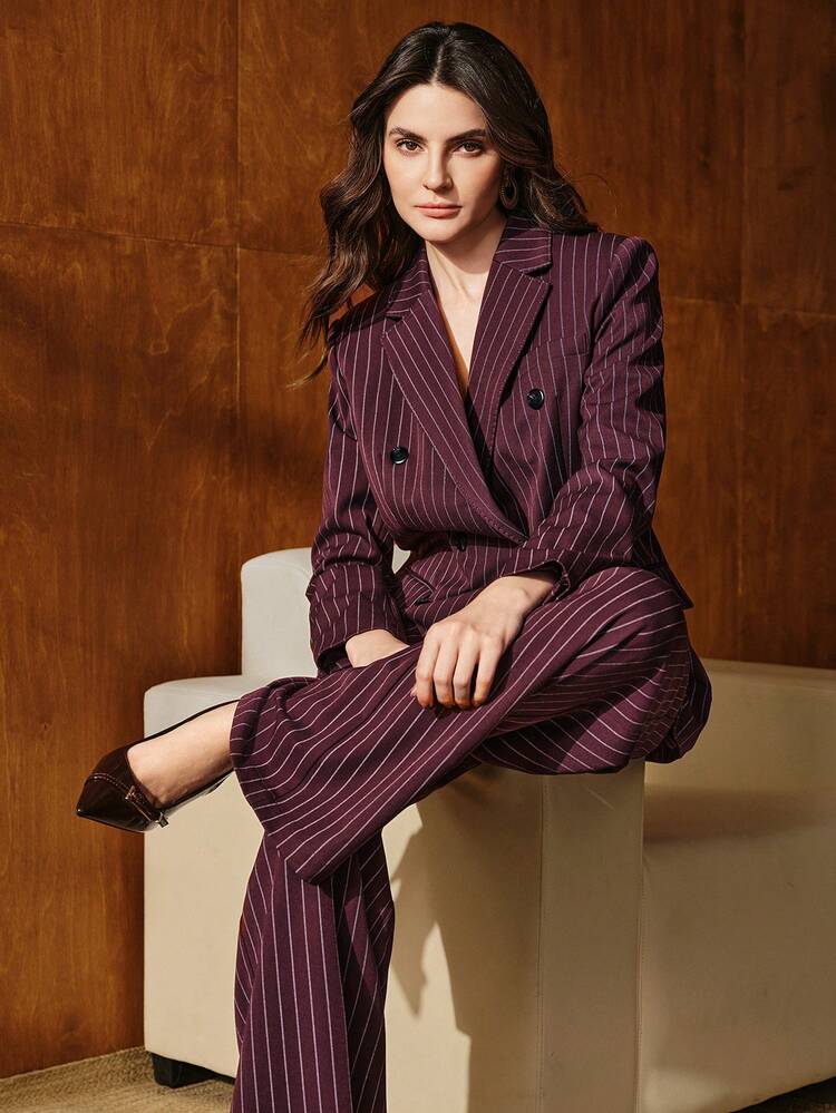 Conjunto de Terno Feminino Blazer de Manga Longa com Gola e Acabamento de Pérolas em Listras Finas, Estilo Urbano Chique para Outono/Inverno + Calça Reta de Cintura Alta, Conjunto de Terno Feminino