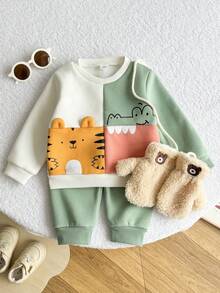Playful Pals 2pcs Baby Boy Casual Cute Colorblock, Tiger, Crocodile Graphic Print Crew Neck Long Sleeve Sweatshirt And Elastic Waist Pants Set, Suitable For Autumn/Winter Outdoor Sports & Outings - Green - View 1