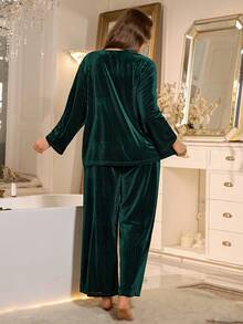 MuseNap CURVE 2pcs Plus Size Elegant Solid Color Velvet Striped Open Front Winter Pajama Set - Green - View 3