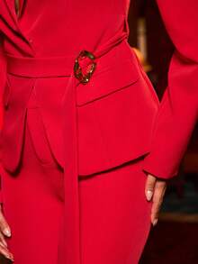 L'Amorae 女士弹力裹身西装外套，带搭扣细节和露背设计，商务婚礼宾客夹克 - 紅色 - 查看 4