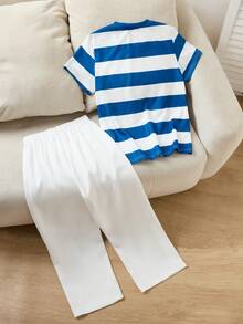 女童经典蓝白条纹短袖T恤+白色宽松长裤套装，清新撞色带来夏日清爽感，T恤上的小装饰增添细节，宽松版型兼顾舒适与休闲，适合日常外出或居家休闲，简约时尚的夏季穿搭之选。 - 藍色 - 查看 2