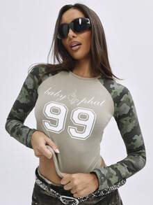 BABYPHAT 长袖插肩短款T恤，迷彩袖子，印有数字图案 - 彩色 - 查看 4