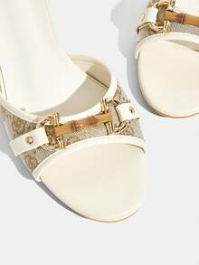 CUCCOO TILAWA Giày sandal đế thấp mũi tròn họa tiết hoa hồng PU màu be cho nữ, khóa vàng, phong cách retro - Màu be - Xem 6