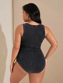 SHEIN Tall CURVE Damskie body dzianinowe w stylu vintage z efektem sprania, w dużym rozmiarze, z okrągłym dekoltem, bez rękawów, z marszczeniami w talii, dopasowane, letnie - Szary - Zobacz 2