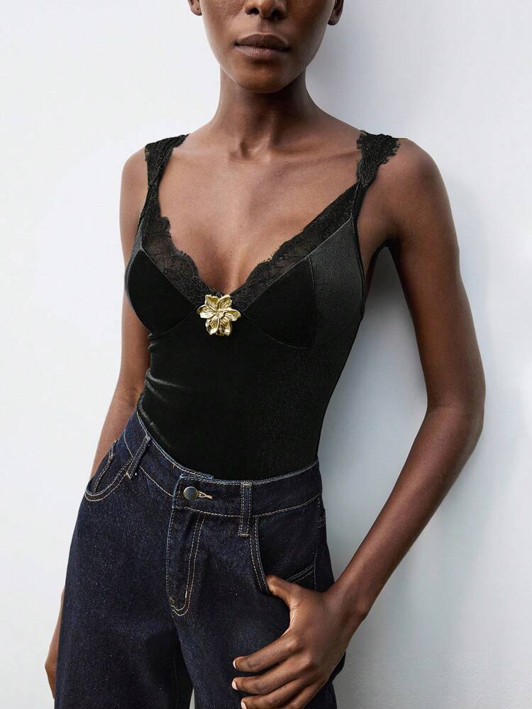 SHEIN Maija Women's Metallic 3D Floral Contrast Lace Slim Fit Sexy Camisole Top, Suitable For Urban Commute, Business Casual, Office Wear, Elegant Attire For Women, Christmas, New Year Party, Basic Outerwear, Tank Top, Black Top St Patrick's Day Women Easter Summer Easter Women Party Top Beach Summer Holiday Each Vacation For Women Summer For Women Going Out Graduation Graduation Casual Top For Women