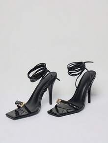 MUSERA Sandalias de tacón con tiras negras, hebilla dorada y punta cuadrada para mujer para Navidad - Negro - Ver 2