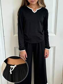 SHEIN Tween Girls T-Shirt Co-Ords Pajamas Contrast Binding Notched Neckline Knot Front Lounge Set - Black and White - View 4