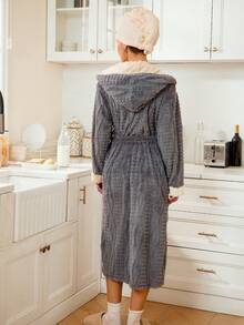 SHEIN Doze Lane Bata con capucha de manga larga de forro polar con bloques de color para mujer, otoño e invierno