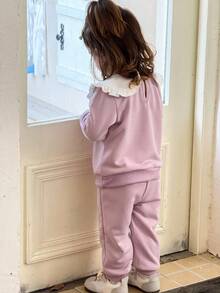 SHEIN 2件組女嬰彼得潘領花卉印花長袖運動衫與鬆緊腰運動長褲套裝 白色秋季家庭搭配紫色對比造型 - 紫色 - 查看 2