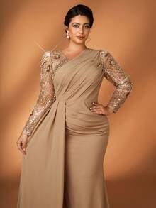 Serin Robe longue élégante et luxueuse de grande taille en satin avec patchwork de sequins champagne brodés, manches longues, froncée, ajustée avec ourlet queue de poisson. Convient pour soirée, rendez-vous, bal, vacances, mariage, mère de la mariée, invité - Champagne - Voir 8