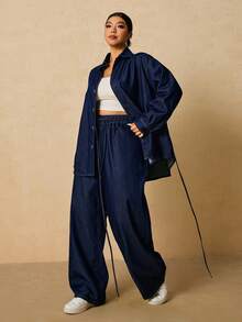 SHEIN Tall CURVE 大码女式长袖单排扣系带衬衫搭配阔腿牛仔裤休闲两件套，适合冬季、圣诞节、新年、感恩节、通勤、度假、毕业典礼等场合，兼具时尚感和Y2K风格，可爱街头风，适合派对、婚礼、商务休闲等各种场合。舒适的牛仔两件套，休闲长袖上衣搭配抽绳腰带阔腿牛仔裤，适合节日聚会等日常穿着。 - 藍色 - 查看 4