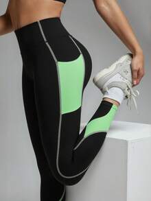 Innovista 女士撞色拼接运动套装，精致双色设计，运动健身服，透气舒适，包含露脐上衣、文胸、紧身裤，裤腿带有手机卡口袋，适合日常瑜伽、骑行、高强度间歇训练、办公室、法庭、早午餐、健身房等各种场合，两件套多功能休闲运动服，全天候弹力舒适。 - 黑色 - 查看 4