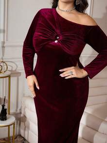 Modelyn Robe de soirée en velours pour femmes grandes tailles, élégante, drapée, avec boucle asymétrique. Mode Top de gamme, automne/hiver