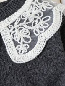 SHEIN Playful Pals 小女孩超甜美可爱娃娃款精致刺绣领圆领灯笼袖粗针织毛衣，适合秋冬季穿着 - 灰色 - 查看 3