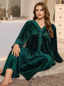 MuseNap CURVE 2pcs Plus Size Elegant Solid Color Velvet Striped Open Front Winter Pajama Set - Green - View 4