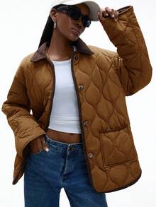 GENKIRA 轻便通勤绗缝外套，采用撞色几何设计 - 棕色 - 查看 5