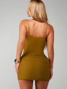 MISSGUIDED 褶皱无肩带迷你连衣裙，网纱拼接，修身廓形，适合晚宴派对场合 - 橄欖綠 - 查看 2