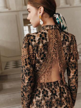 Anewsta Savoree Bruine kerstfeestjurk voor dames, romantische elegante getailleerde jurk met bloemenprint en open rug