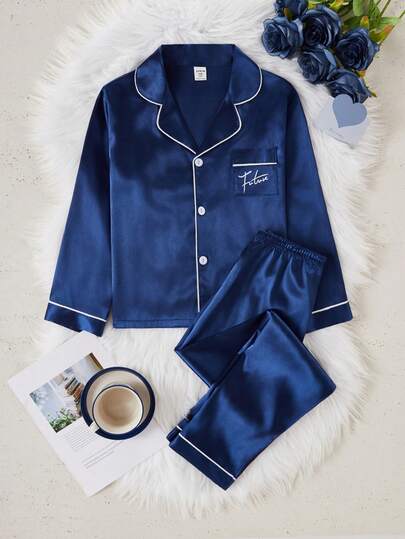 2pcs/Set Casual Solid Color Blue Twill Embroidered Pocket Design Boys' Long Sleeve Cardigan And Pants, Comfortable Homewear Navy Blue Pajama Set Tween Boys Pajamas-Pajama Set Henley Long Sleeve Top Plaid Long Pants Black Red Check All Season 2026 New Year Essential Versatile And Comfortable Warm And Cute Style