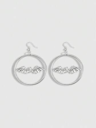 Goth 1 par de pendientes de murciélago redondos y huecos de estilo gótico en color plata, adecuados para uso diario y para combinar con atuendos de fiesta para mujeres