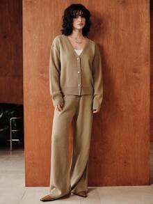 Conjunto de 2 piezas de suéter para mujer Uhlyne, top de manga larga con cuello en V y pantalones, minimalista, vintage, elegante y casual de unicolor con detalles de botones, adecuado para el uso diario, el ocio y eventos formales, otoño/invierno - Camel - Ver 4