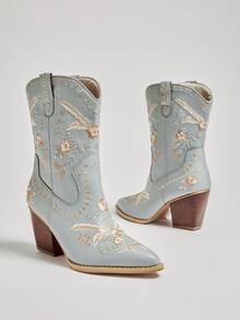 Solezae 女士迷人尖头粗跟刺绣中筒牛仔靴