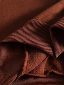Manfinity Roghcode Moletom com Capuz Forrado Térmico de Outono/Inverno Masculino com Impressão de Letra Grande na Frente - Castanho - Visão 8