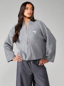 MISSGUIDED Ribbad stickad kofta med dragkedja och logotypbroderi, långärmad, avslappnad, höstvinter, oumbärlig i lager-på-lager-stil - Grå - Visa 5