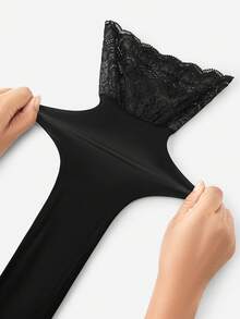 LUVLETTE 1雙女士蕾絲矽膠防滑過膝襪,性感油亮大腿襪,反光長筒襪 - 黑色 - 查看 2