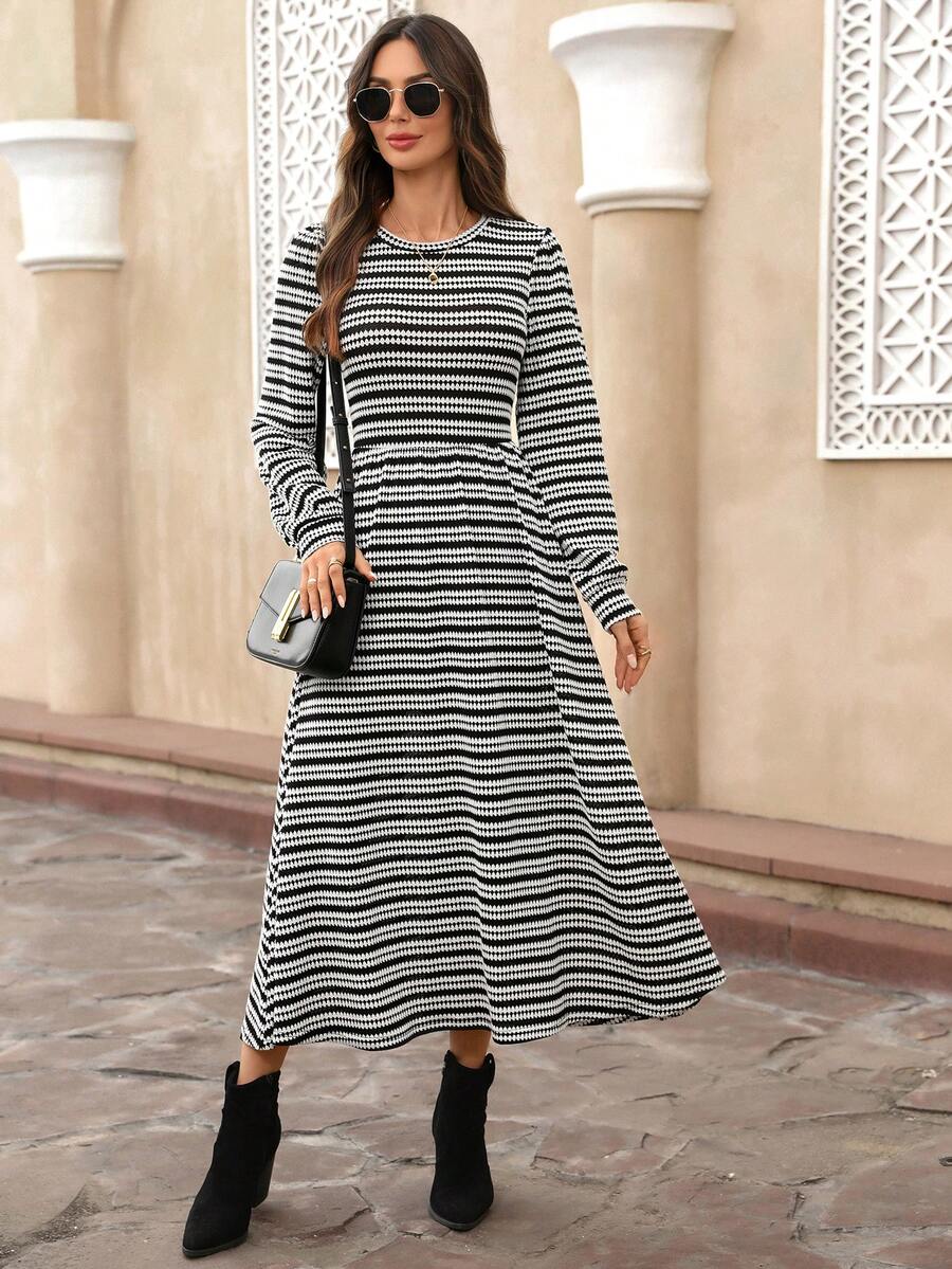 SHEIN LUNE 女式圆领灯笼袖罗纹修身冬季连衣裙 - 黑與白 - 查看 1