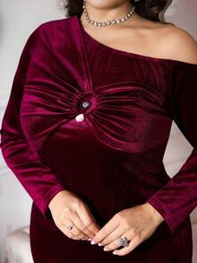 Modelyn Robe de soirée en velours pour femmes grandes tailles, élégante, drapée, avec boucle asymétrique. Mode Top de gamme, automne/hiver