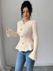 SHEIN Elenzya 女士优雅金属扣袖口荷叶边下摆长袖毛衣，秋冬款 - 杏色 - 查看 3