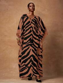 Zivah 2025秋季新款，适合生日派对、宴会、返校、学院风、学生装、日常休闲、邮轮旅行、潮流、街头风、优雅、通勤、商务休闲等场合。V领七分袖开衩设计，略微宽松版型，蝙蝠袖，黑米色斑马纹长裙，女士连衣裙 - 棕色 - 查看 4