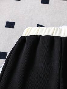 SHEIN 女童撞色短袖 Polo 衫搭配休闲裤，两件套服装 - 黑色 - 查看 5