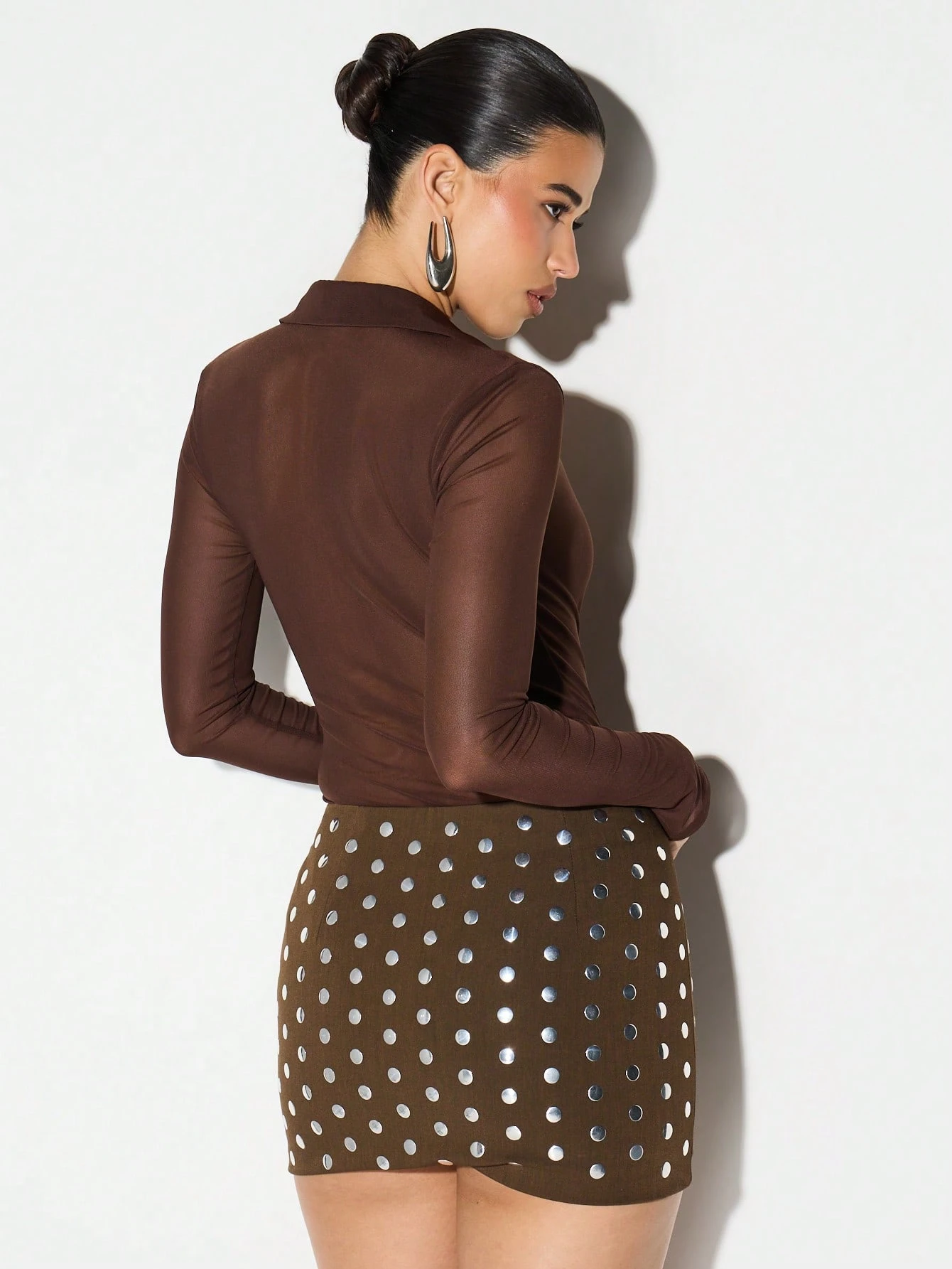 KIZN メタリックサークル付きブラウンスタッズミニスカート