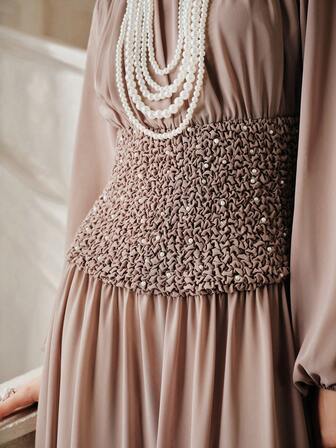 Anewsta Savoree Elegante feestjurk met parelversiering en getailleerde taille