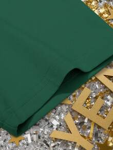 Manfinity Homme 男士圆领短袖休闲T恤，印有创意新年图案 - 墨綠色 - 查看 6