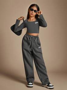 Radiana Conjunto de 2 piezas para niñas preadolescentes, blusa de punto de cuello redondo de color gris carbón de manga larga estampada y pantalón ancho de chándal, ropa casual de otoño - Gris Oscuro - Ver 5
