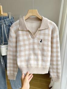 SHEIN Genkimix Kids 少女粉色V领长袖毛衣，优雅刺绣图案，舒适百搭的格子学院风女童夏季毛衣 - 卡其色 - 查看 3