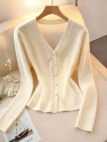 SHEIN Franclia 优雅通勤纯色长袖修身针织衫 白色开衫毛衣 女士白色开衫 带纽扣开衫 女士毛衣 优雅女士上衣 珍珠纽扣开衫 女士纽扣开衫毛衣 优雅女士上衣 白色长袖上衣 女士毛衣 女士上衣 优雅夏季女士开衫 罗纹衬衫 - 杏色 - 查看 1