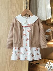 SHEIN Vintaside Kids Conjunto de niña bebé de cárdigan de punto de piel de camello de otoño/primavera y vestido de manga larga con cuello, volantes y estampado de ciervos, elegante conjunto de fiesta para Navidad, San Valentín, fiestas, al aire libre, hogar, estilo vintage - Café integral - Ver 1