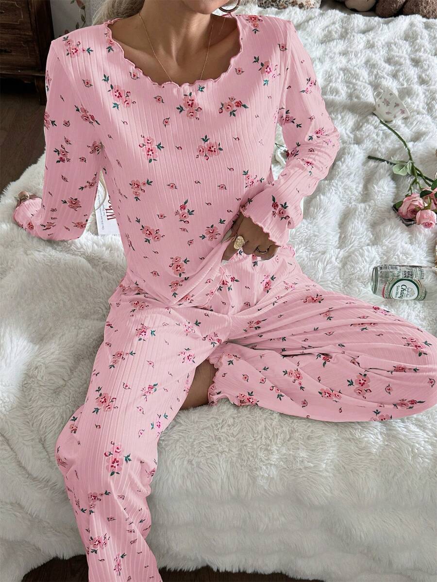 CottageSlumber Set Piyama Wanita Motif Bunga Kecil Lucu dengan Trim Bergaris Lengan Panjang dan Celana Panjang, Motif Bunga Romantis - Berwarna merah muda - View 1