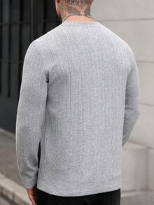 Manfinity CasualCool 男士舒适双色条纹长袖圆领T恤，休闲宽松，适合日常办公、秋冬季内搭，可搭配西装或衬衫，舒适百搭，适合家庭聚会和派对等场合，简约百搭，也可单穿或作为礼物送给朋友。 - 灰色 - 查看 2